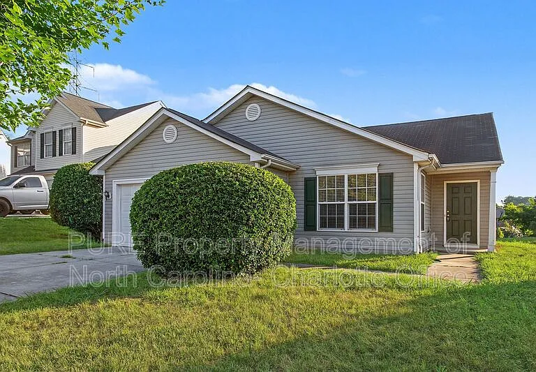2910 Bridgeville Ln — Photo 1