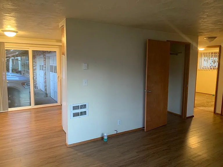 390 Laurel St — Photo 8
