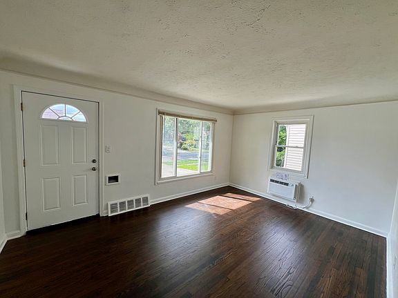 3rd image of 20531 Westport Ave