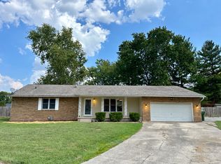 142 Fielder Dr, Salem, IL 62881