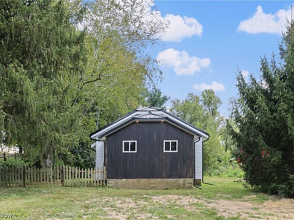 2nd image of 2430 S Columbus Rd