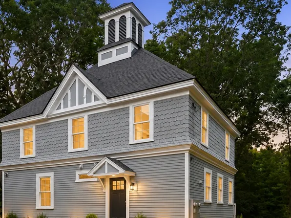 196 S Main St, Newmarket, NH