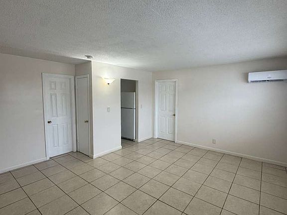 4th image of 965 W 36th St #2