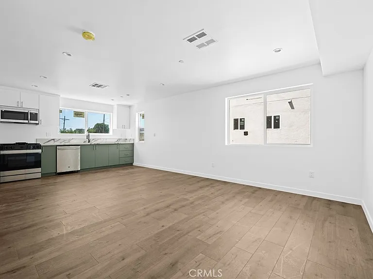 6830 Hazeltine Ave #2 — Photo 5