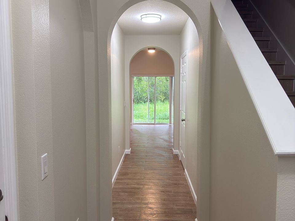 1st image of 811 Pine Pointe Ln