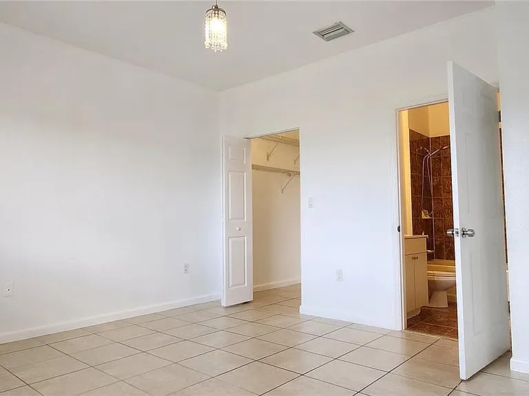 10949 SW 181st Ter #0 — Photo 2