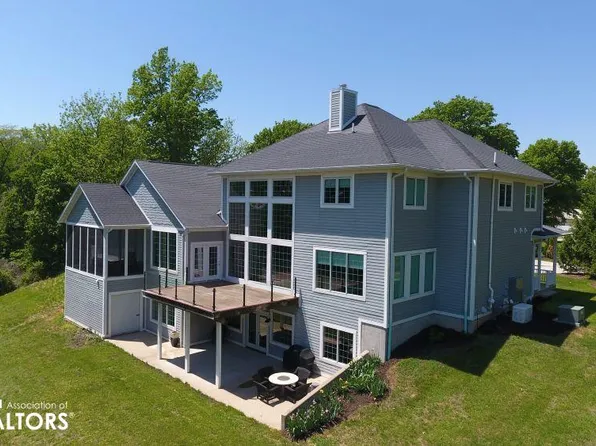 5007 Ferres Ln, Burlington, IA 52601