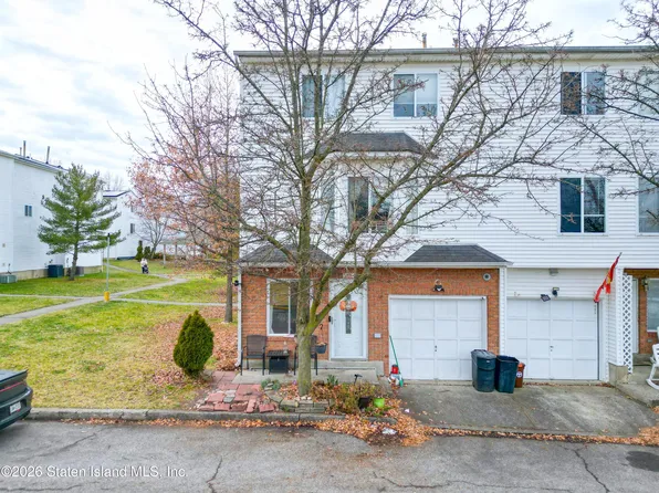 52 Aspen Knolls Way, Staten Island, NY 10312