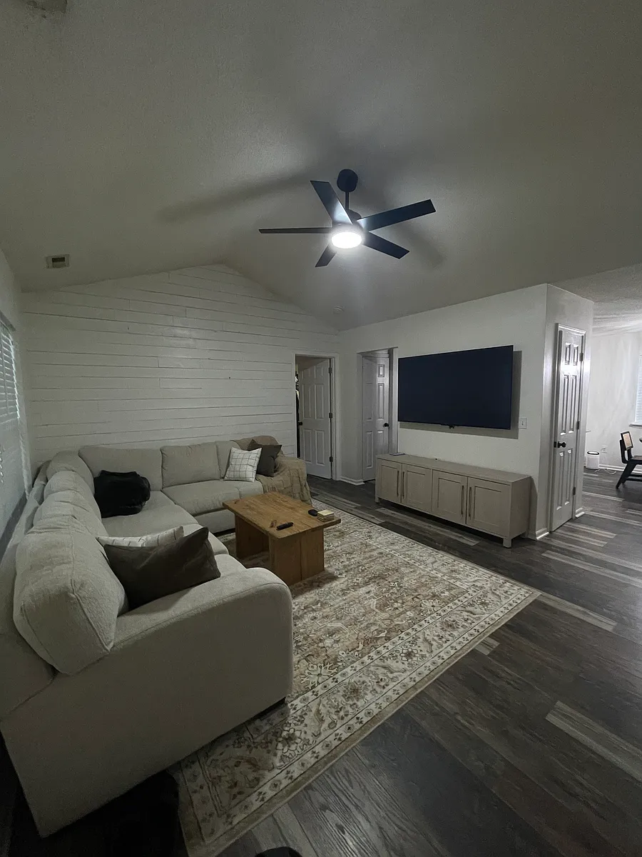 Building Photo - 1737 Rosewell Dr