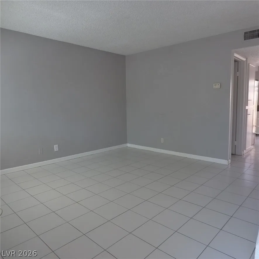2 bed, 1.5 bath, 928 sqft, $1,175 — Photo 3