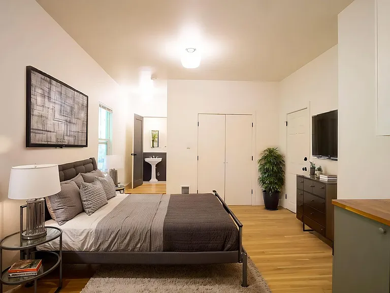 6426 N Princeton St #9 — Photo 2