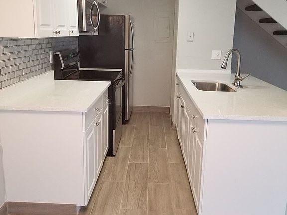 5th image of 816 W Tiffany Dr APT 3