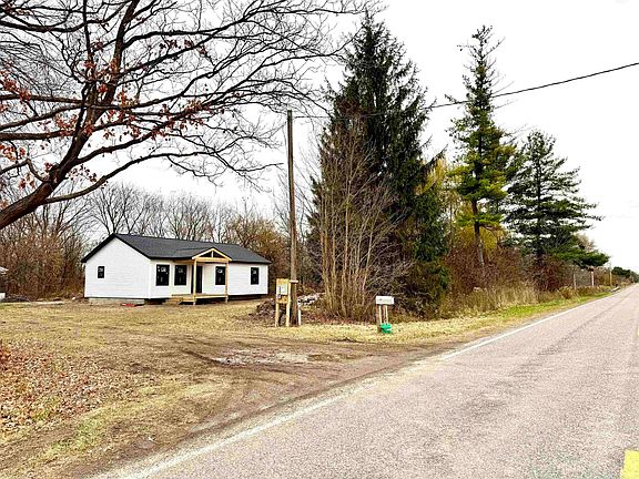 4th image of 385 Mayer Rd