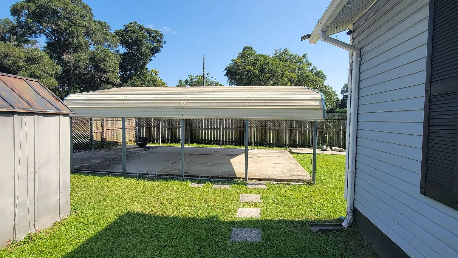 Charming three bedroom one bath home for rent. — Photo 2