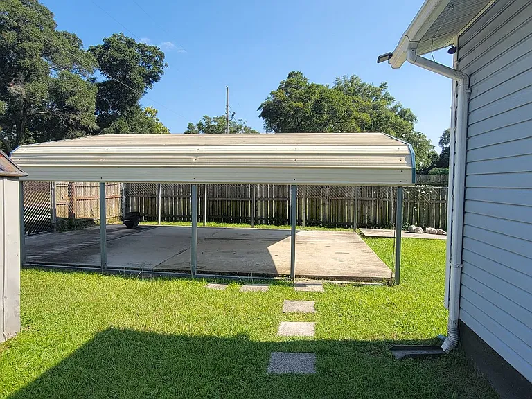 2301 W Mallory St — Photo 2