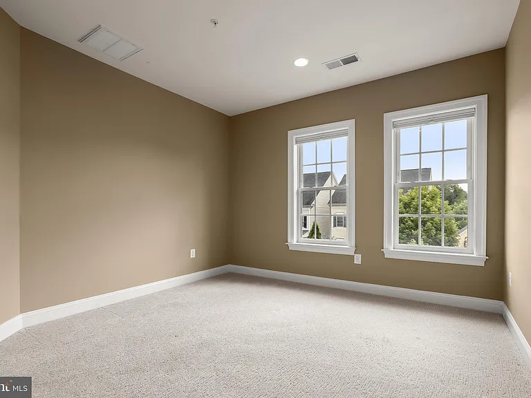 11426 Ellington St — Photo 36