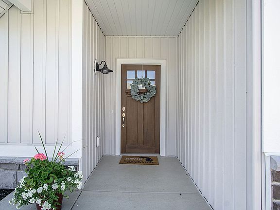 3rd image of 5529 Isle River Dr