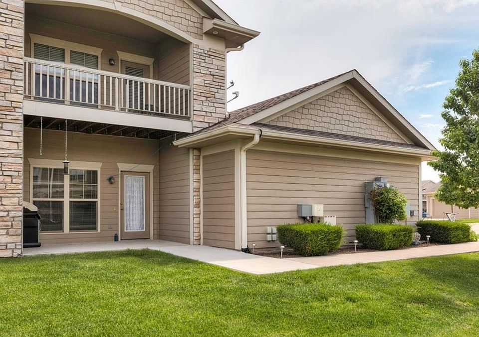 1st image of 2514 NE Oak Dr Unit 5