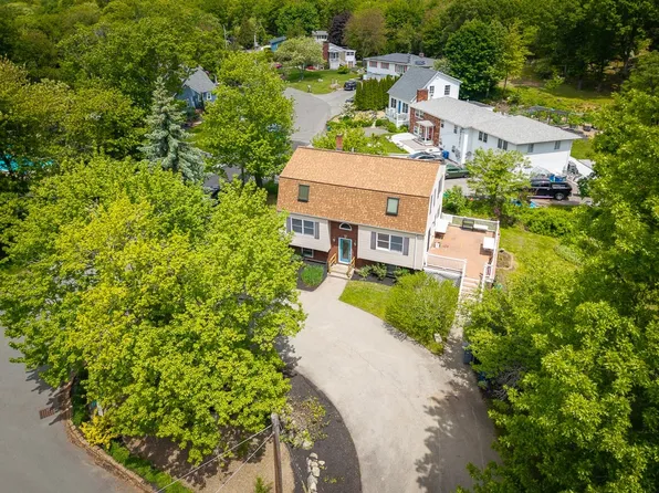 17 Ferry St, Gloucester, MA 01930
