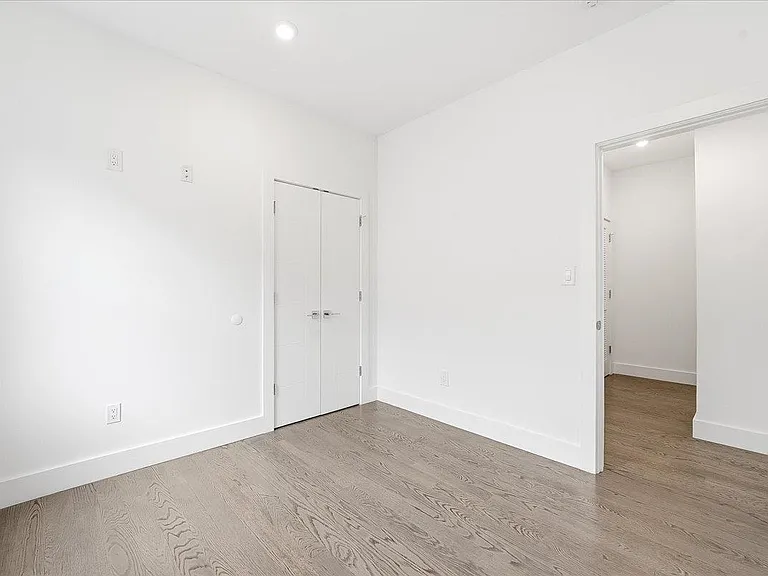 290 Griffith St #2 — Photo 22