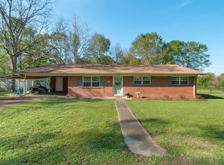 18 Center Ave, Sumrall, MS 39482