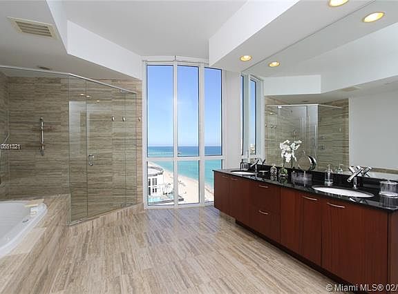 5th image of 15811 Collins Ave APT 901