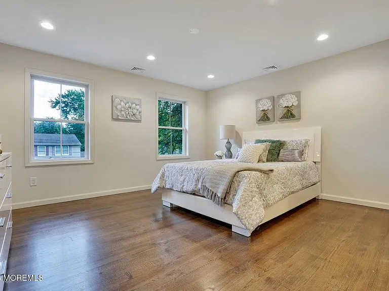909 Bloomfield Ave — Photo 16