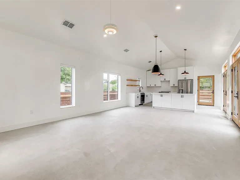 2901 Birmingham Ave — Photo 6