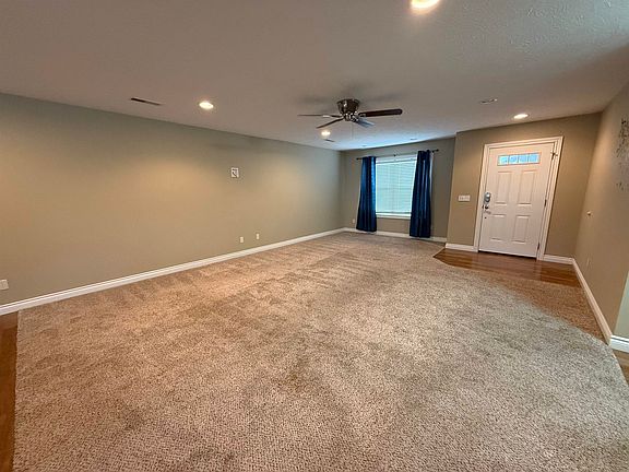 3rd image of 647 Quail Hollow Dr