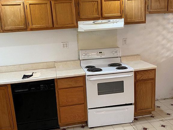 4th image of 310 S Barr St