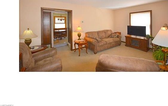 3rd image of 195 Forest Blvd