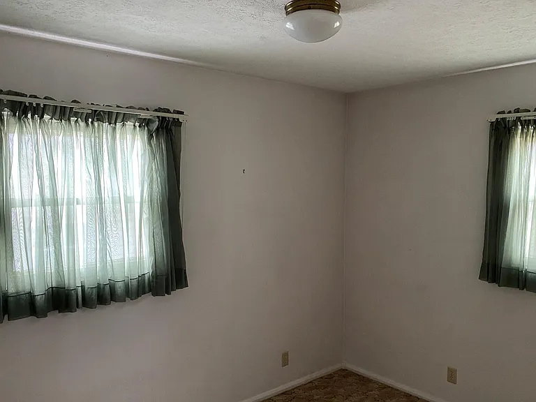 1871 Center Ct — Photo 10