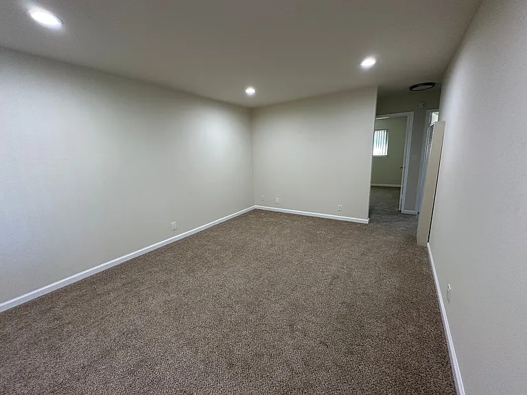 538 Troy Dr — Photo 4