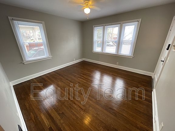 3rd image of 3157 Parkview Ave APT 2