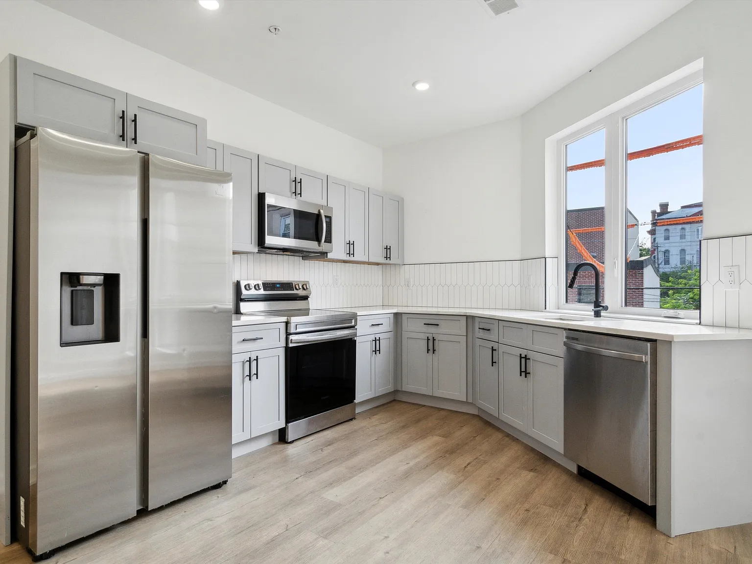 1533 N Sydenham ST Unit B — Photo 4