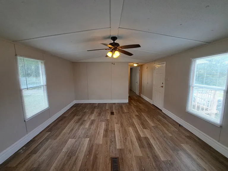 2821 Hillcrest Ave #8 — Photo 2