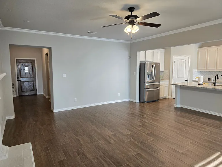 7608 Rothbury Dr — Photo 4