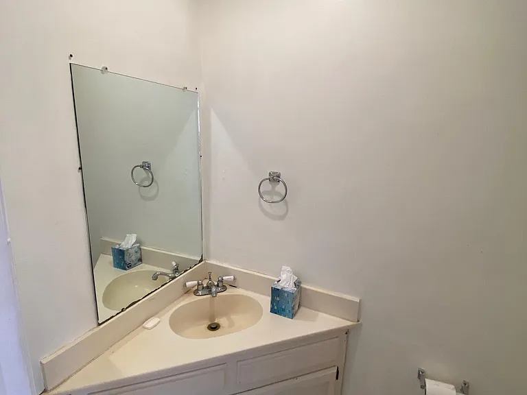 2293 Hollydale Ave #7C — Photo 8