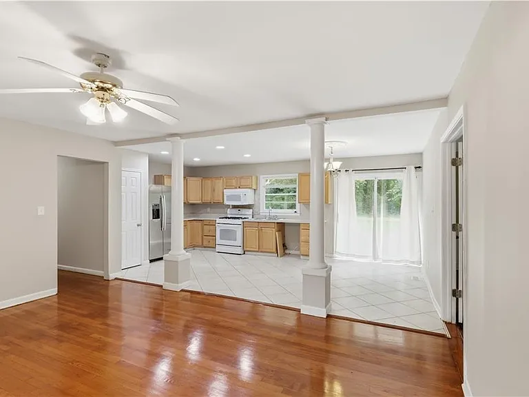 1370 Blackwell Rd — Photo 8