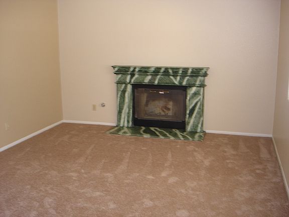 4th image of 15481 Citron Ave