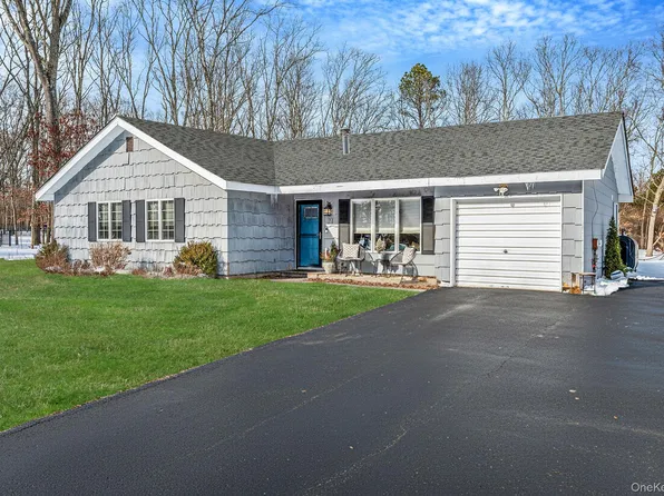 21 Jodi Drive, Manorville, NY 11949