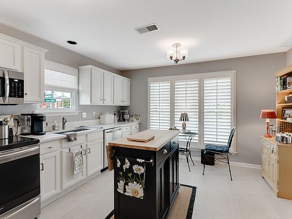 5th image of 15 Holland Park Ln