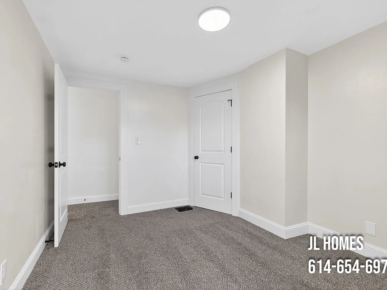 512 Larcomb Avenue - 1 — Photo 3