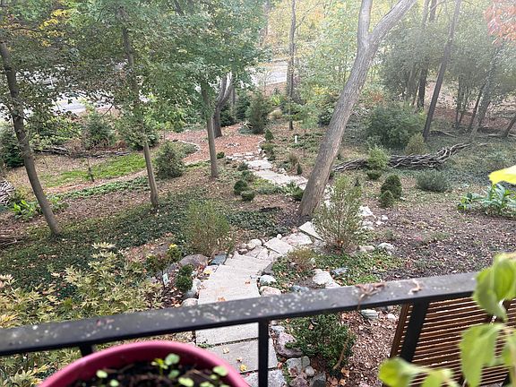 4th image of 356 Hilldale Dr