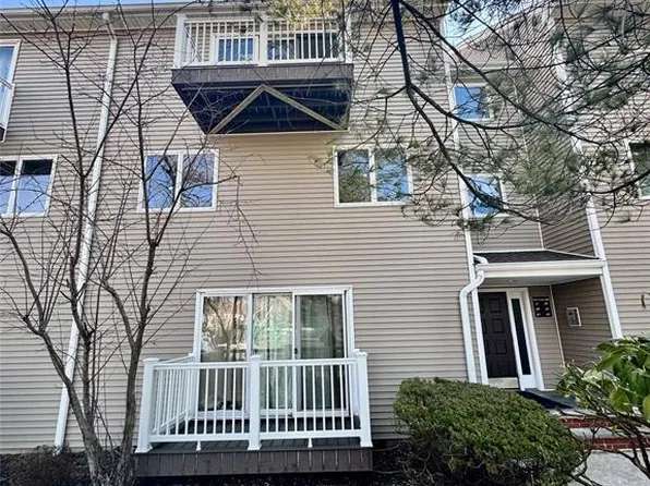 11 Presidential Dr #11, Englewood, NJ 07631