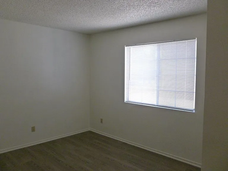 2695 Jennydiane Dr #B — Photo 13