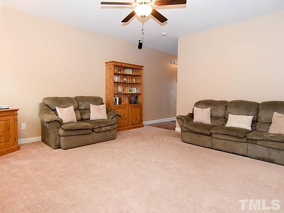 4th image of 633 McCarthy Dr