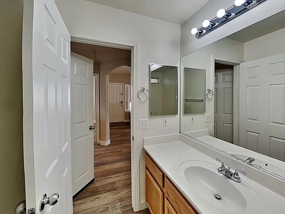 5th image of 429 Waterbrook Dr