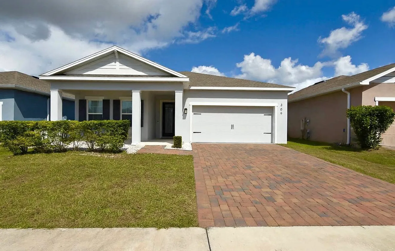 4 bed, 1996 sqft, $2,575 — Photo 1