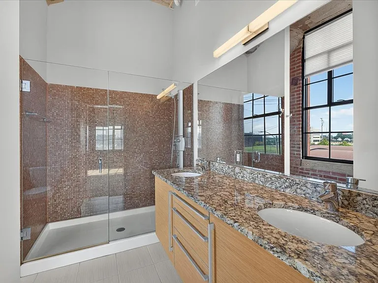 4100 Forest Park Ave #213 — Photo 27